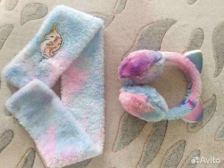 Меховые наушники и шарф