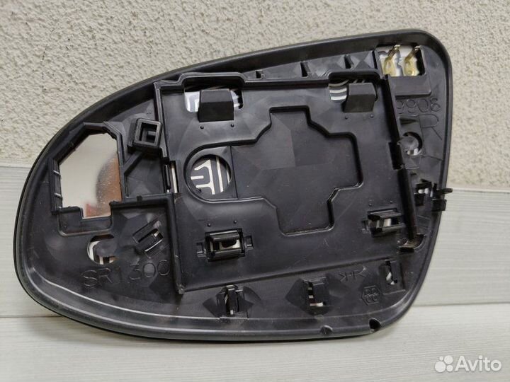 Зеркальный элемент правый Toyota Camry V50 V55