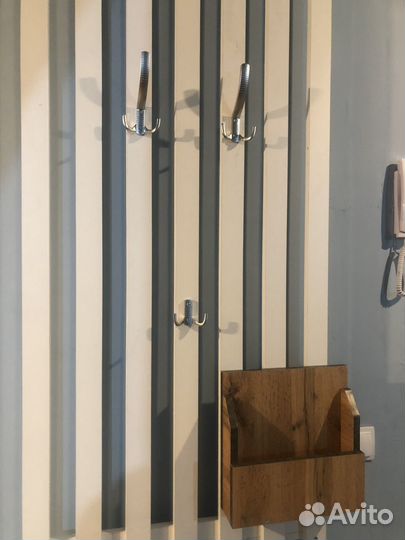 Вешалка настенная с ключнецей