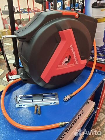 Шланг на самоскручивающейся катушке