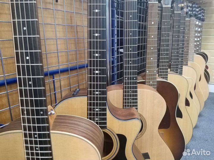 Акустические гитары в ассортименте