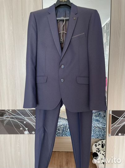 Мужской костюм с рубашкой