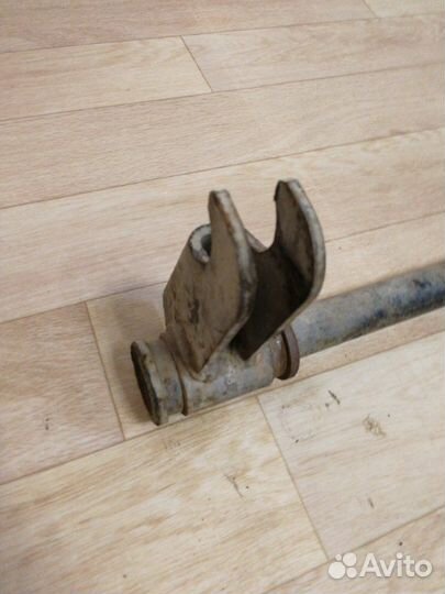 Торсион подвески правый Nissan Urvan E24 TD23 1989