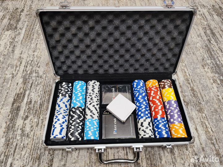 Покерный набор на 300 фишек