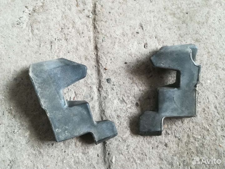 Уплотнитель резиновый упор капота Kia Rio 3