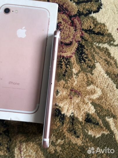 Телефон iPhone 7