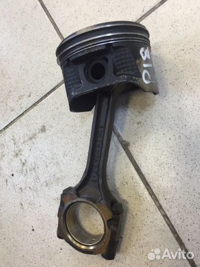 Поршень шатун Nissan Primera P12