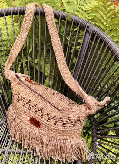 Сумка с бахромой крючком на молнии через плечо
