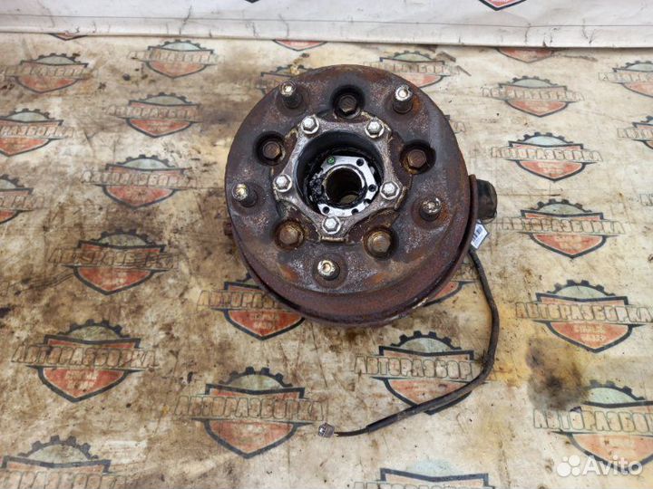 Ступица передняя правая Hino Dutro XZU378 N04C