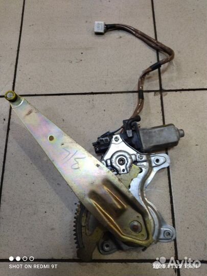 Стеклоподъемник задний левый Toyota Progres 2JZ-GE