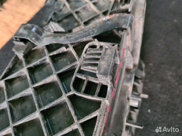 Короб аккумулятора Renault Fluence седан M4R 2011