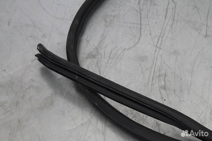 Уплотнитель кузова задней левой двери Hyundai-KIA