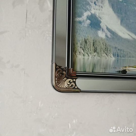 Картина в зеркальной рамке