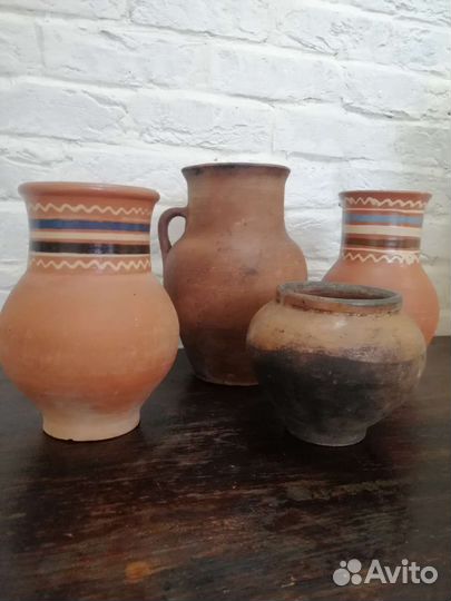 Глиняные крынки, горшки