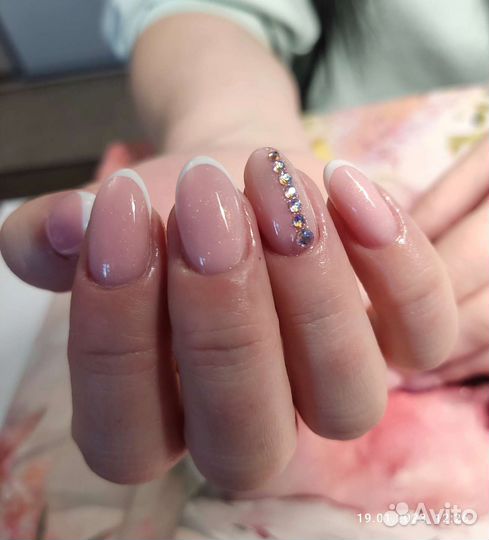 Маникюр, педикюр, наращивание ногтей