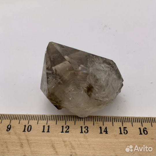 Кристаллы горного хрусталя и дымчатого кварца