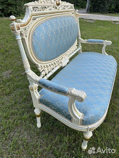 Диванчик антикварный