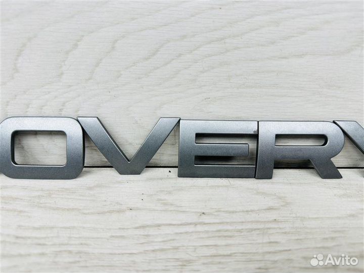 Эмблема задняя Land Rover Discovery Sport