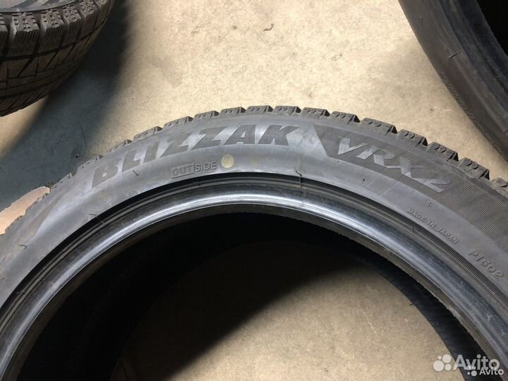 Bridgestone Blizzak VRX2 215/50 R17