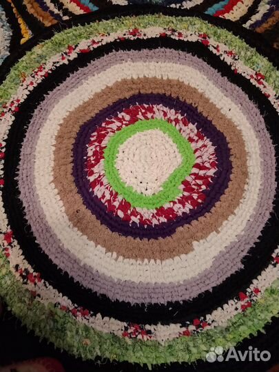 Коврик вязаный ручной работы
