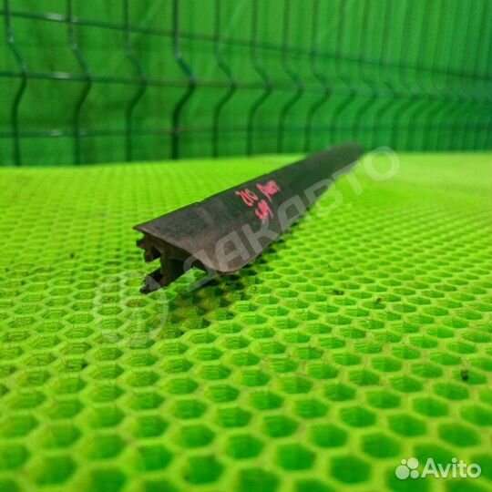 Молдинг двери задний правый Mercedes-Benz E W210