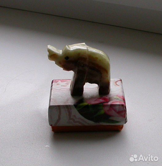 Нефритовый слоник