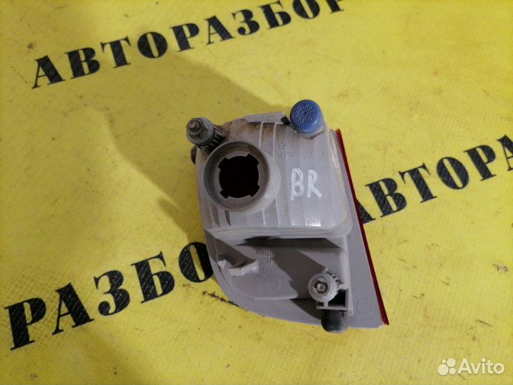 Отражатель в бампер задний правый Toyota Land