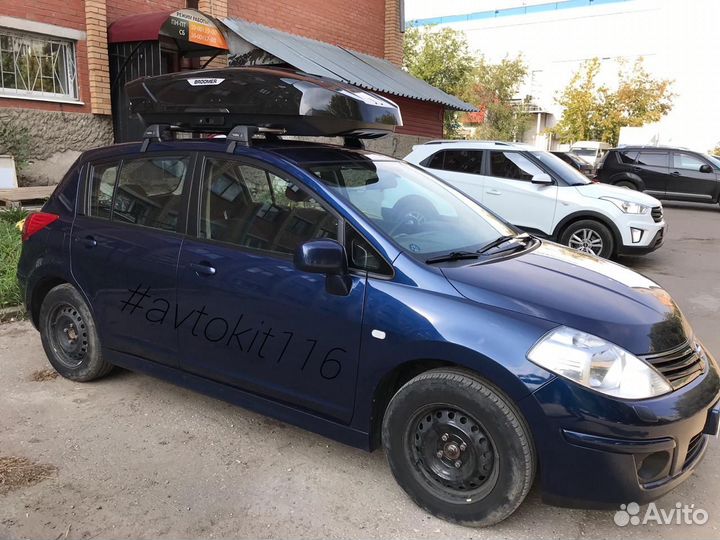 Бокс на крышу Broomer глянцевый на Nissan Tiida