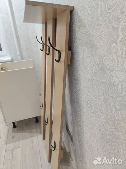 Вешалка настенная в прихожую или на дачу