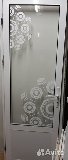 Дверь межкомнатная со стеклом белая