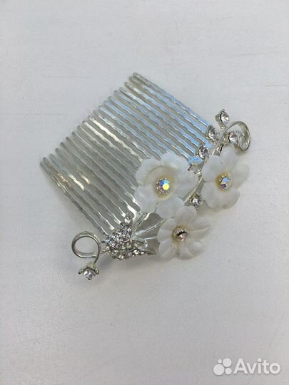 Украшения: серьги, браслет, гребешки