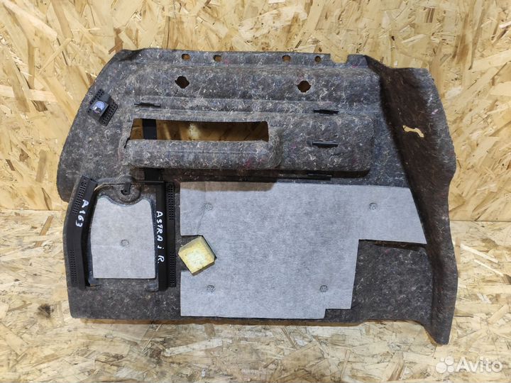 Обшивка багажника правая Opel Astra J хэтчбек