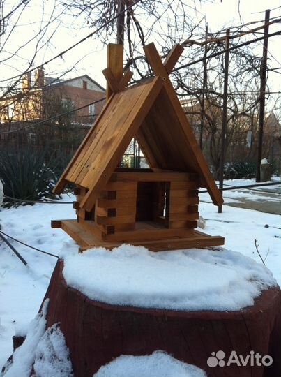 Кормушки для птиц и скворечники