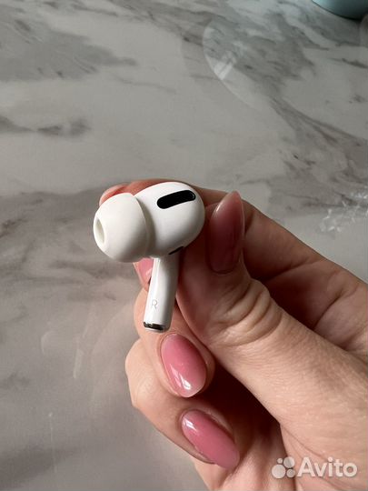 Левый или правый наушник Airpods Pro