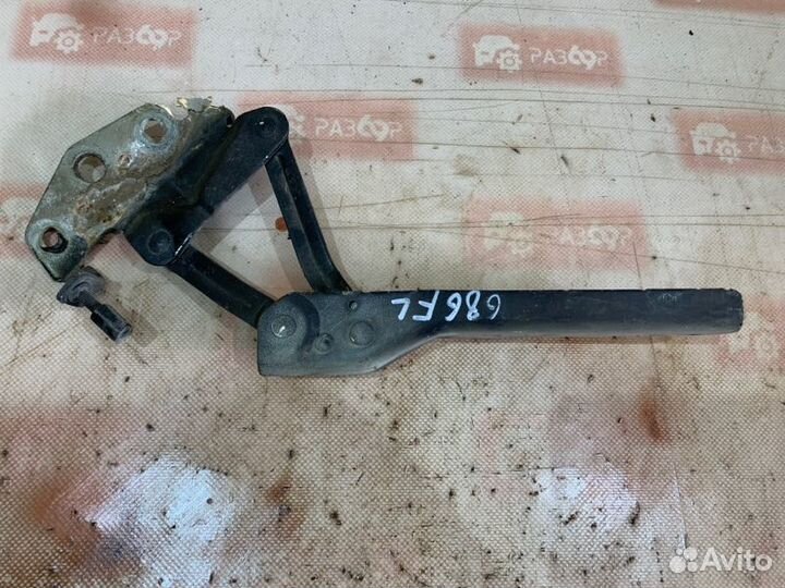 Петля капота передняя левая Volkswagen Passat 3C2