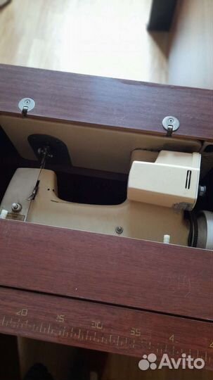 Швейная машина чайка 142м