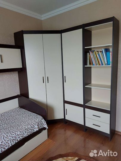 Угловой шкаф с полками б/у