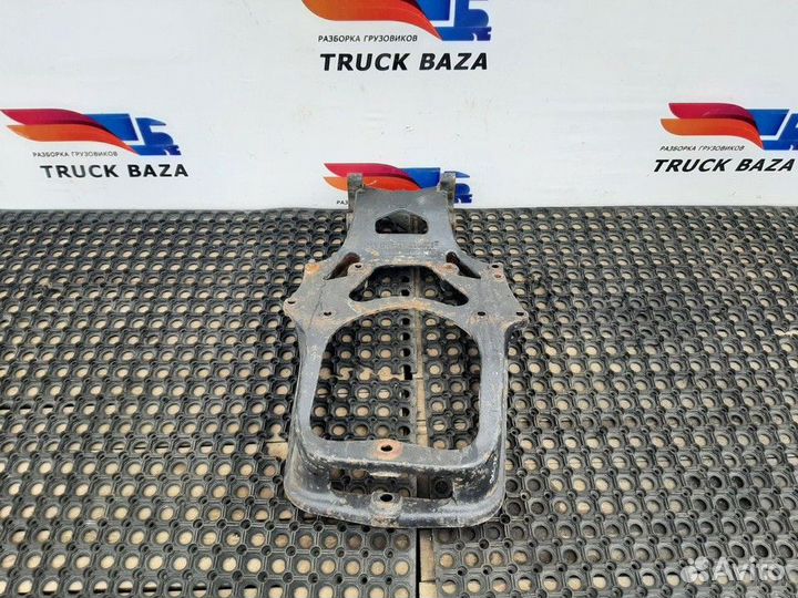 Кронштейн переднего амортизатора