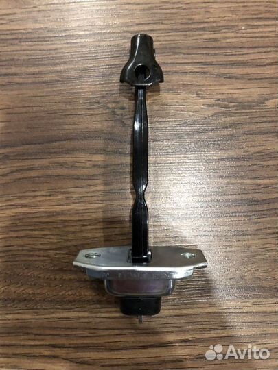 Огрнаничитель двери тойота Камри40 68630-33070