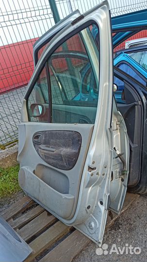 Дверь передняя правая Renault Scenic