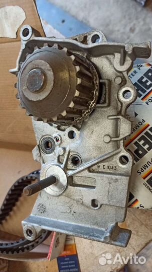 Помпа на renault logan и Ларгус 1.6 клапаный