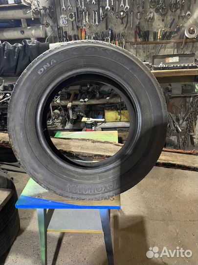 Yokohama 902W 20.5/65 R15 22G