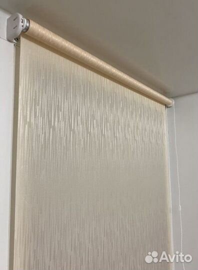 Рулонные шторы блэкаут в коробе S7477