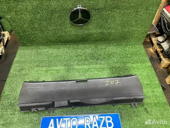 Накладка багажника на Мерседес w207