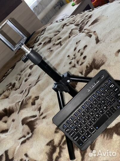 Штатив для телефона и Блютуз-клавиатура