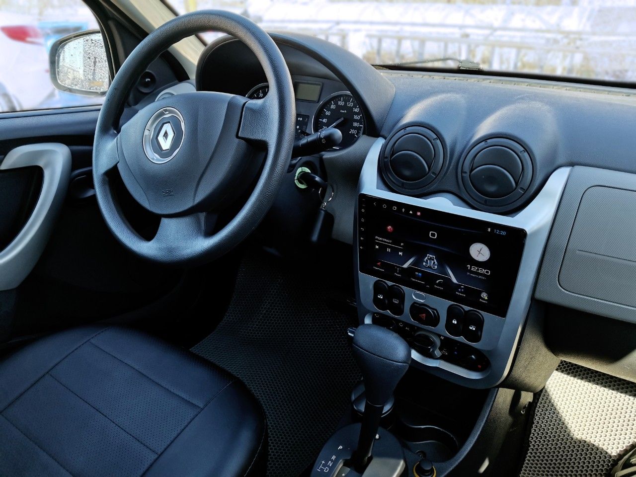 Renault Sandero: фото владельца