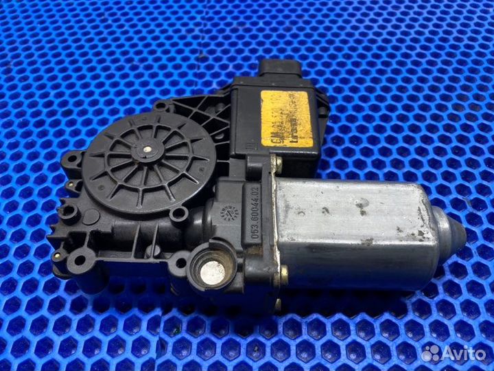 Мотор стеклоподъемника передний Opel Corsa B 1.2