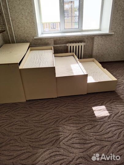 Кровать детская трехъярусная выкатная