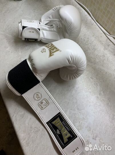 Боксерские перчатки reyvel