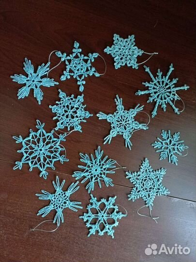 Набор голубых мерцающих снежинок